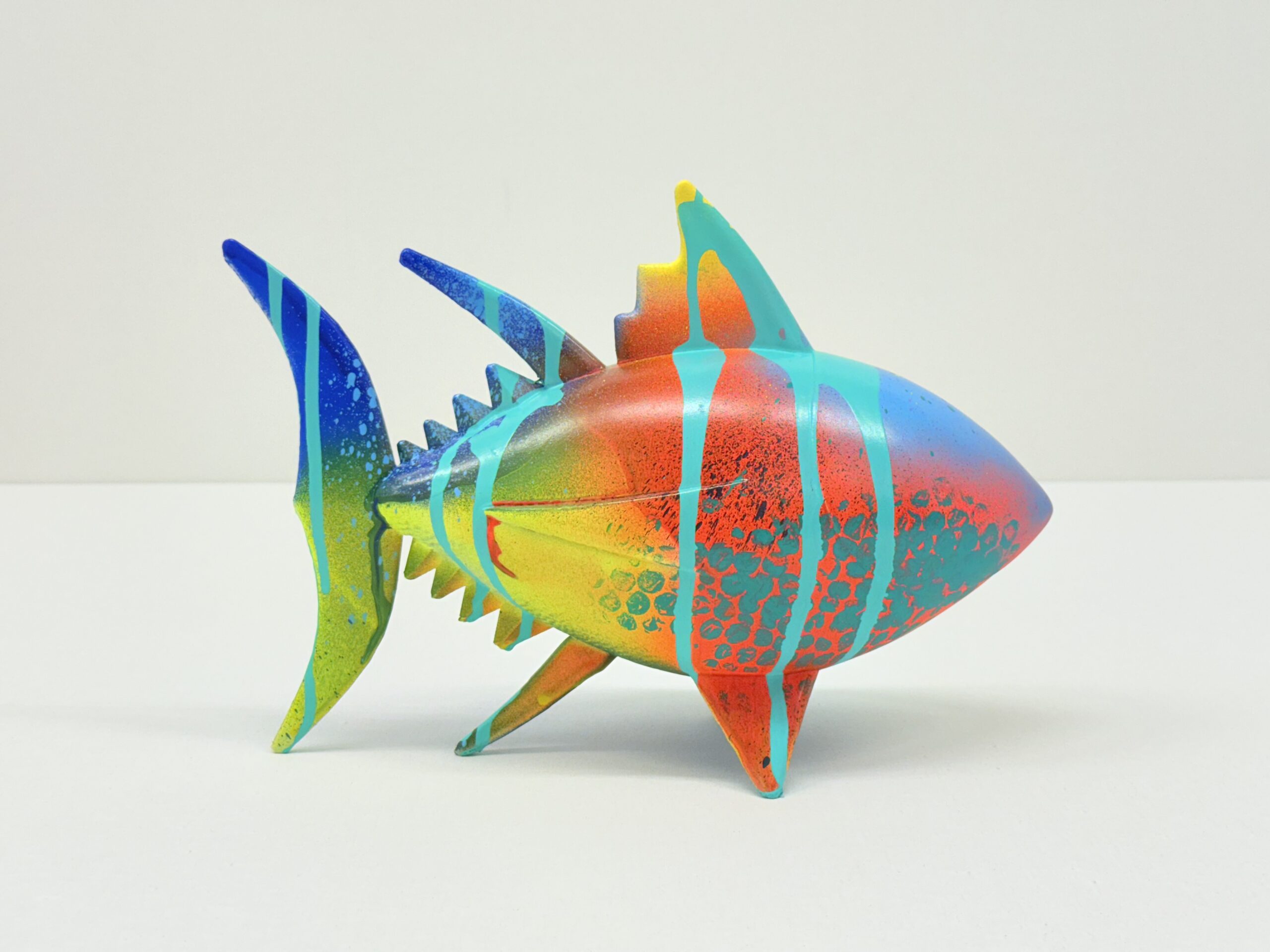 Escultura atún de colores 5