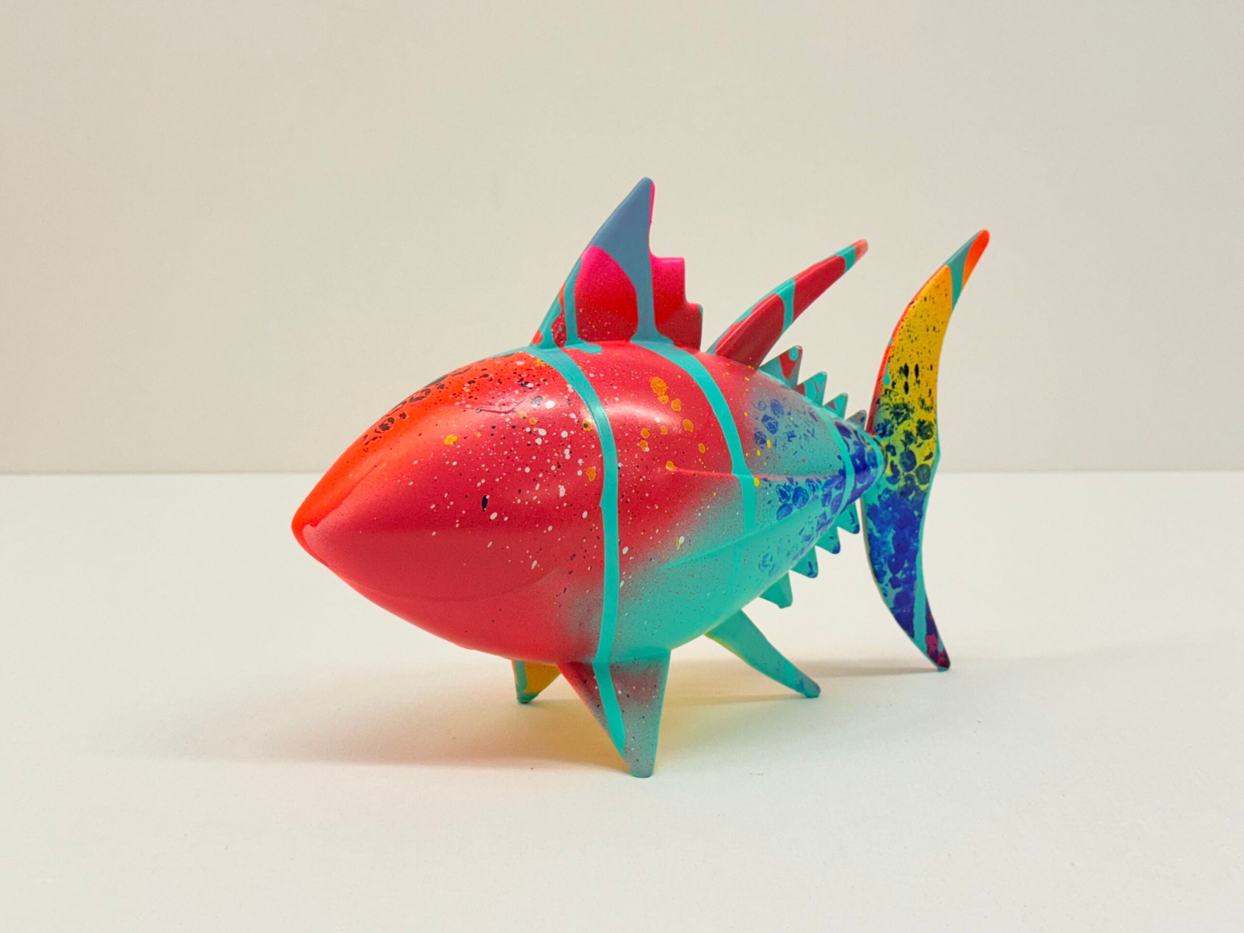 Escultura atún de colores 6