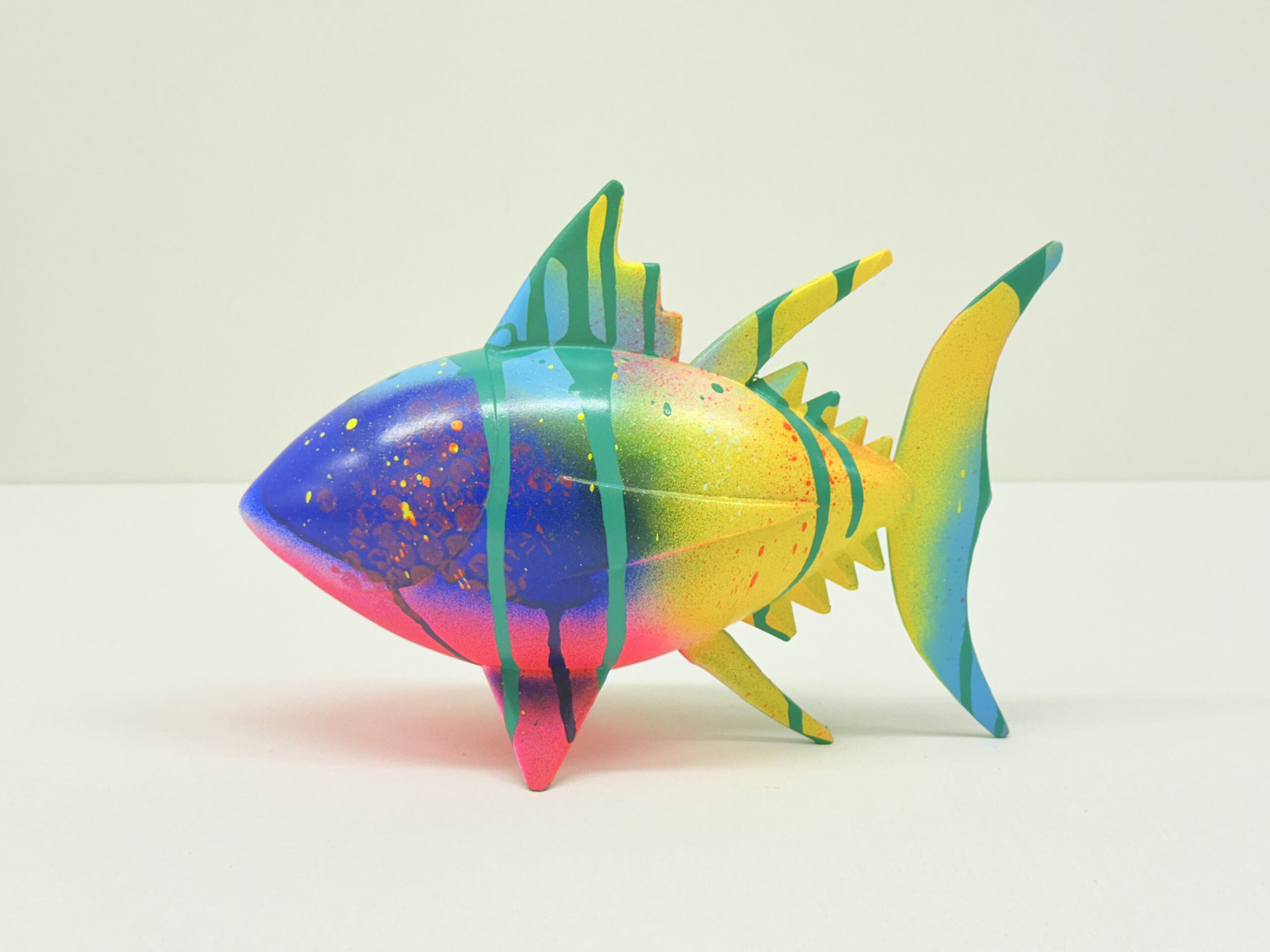 Escultura atún de colores 4