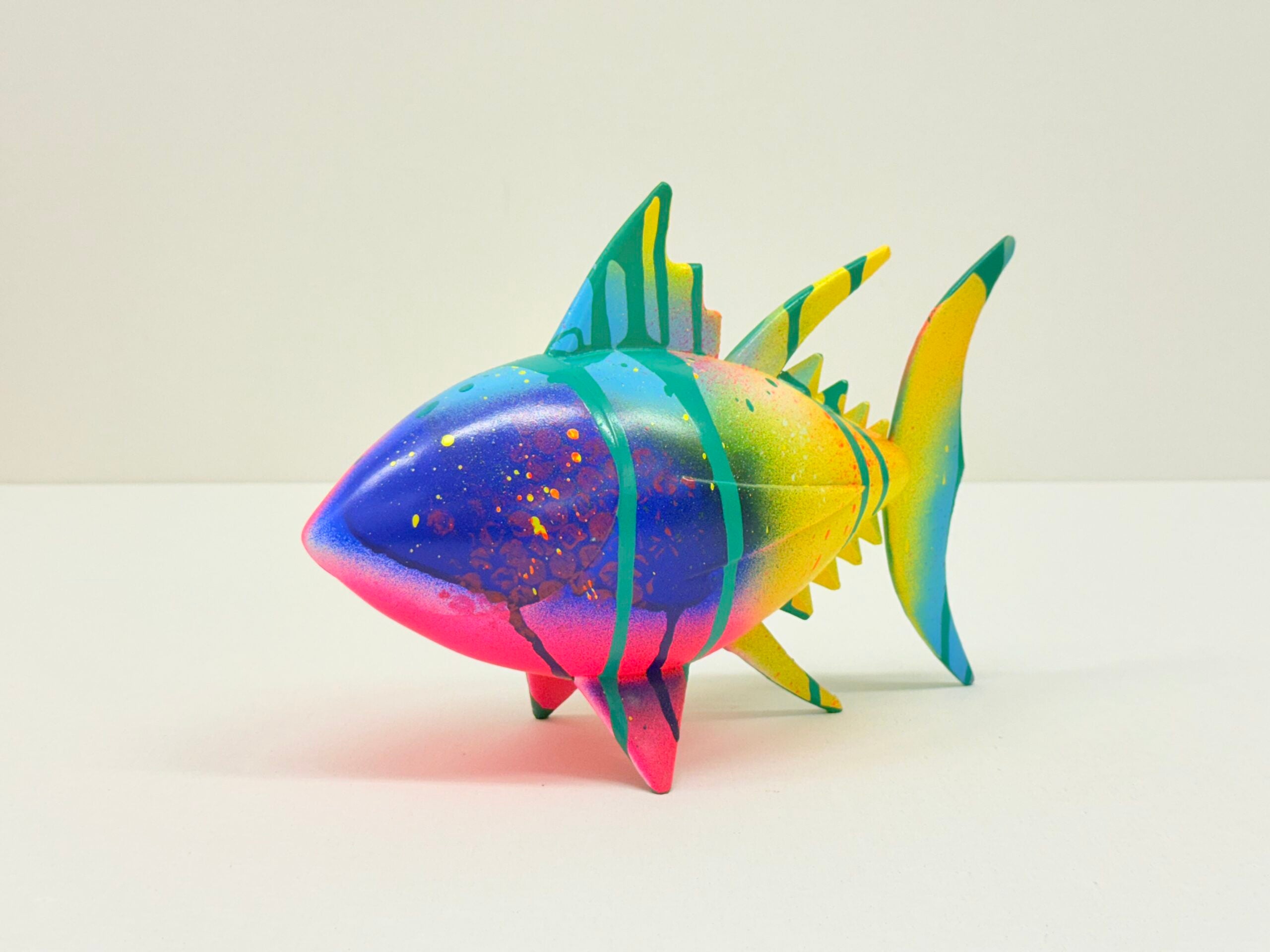 Escultura atún de colores 4