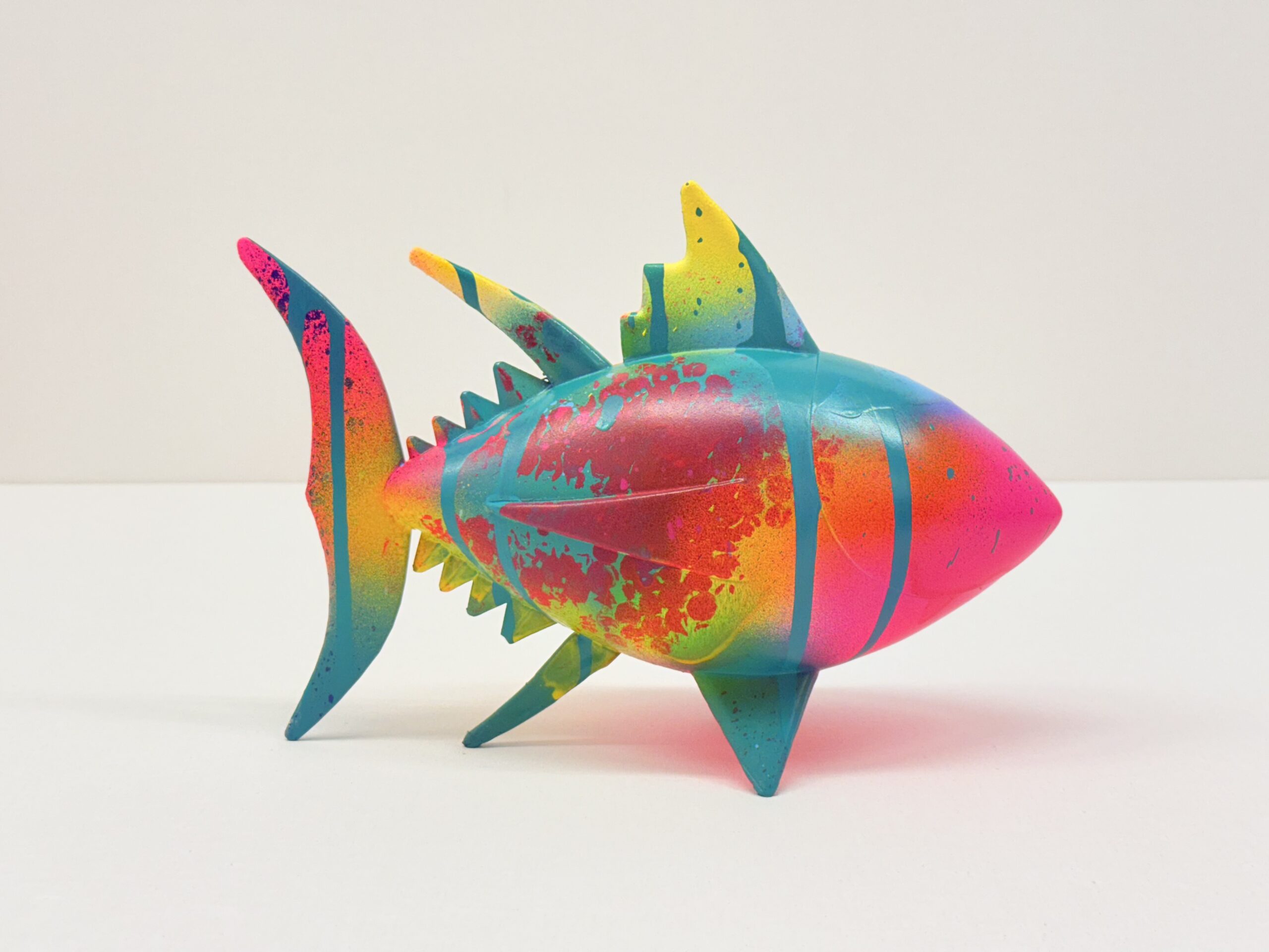 Escultura atún de colores 4