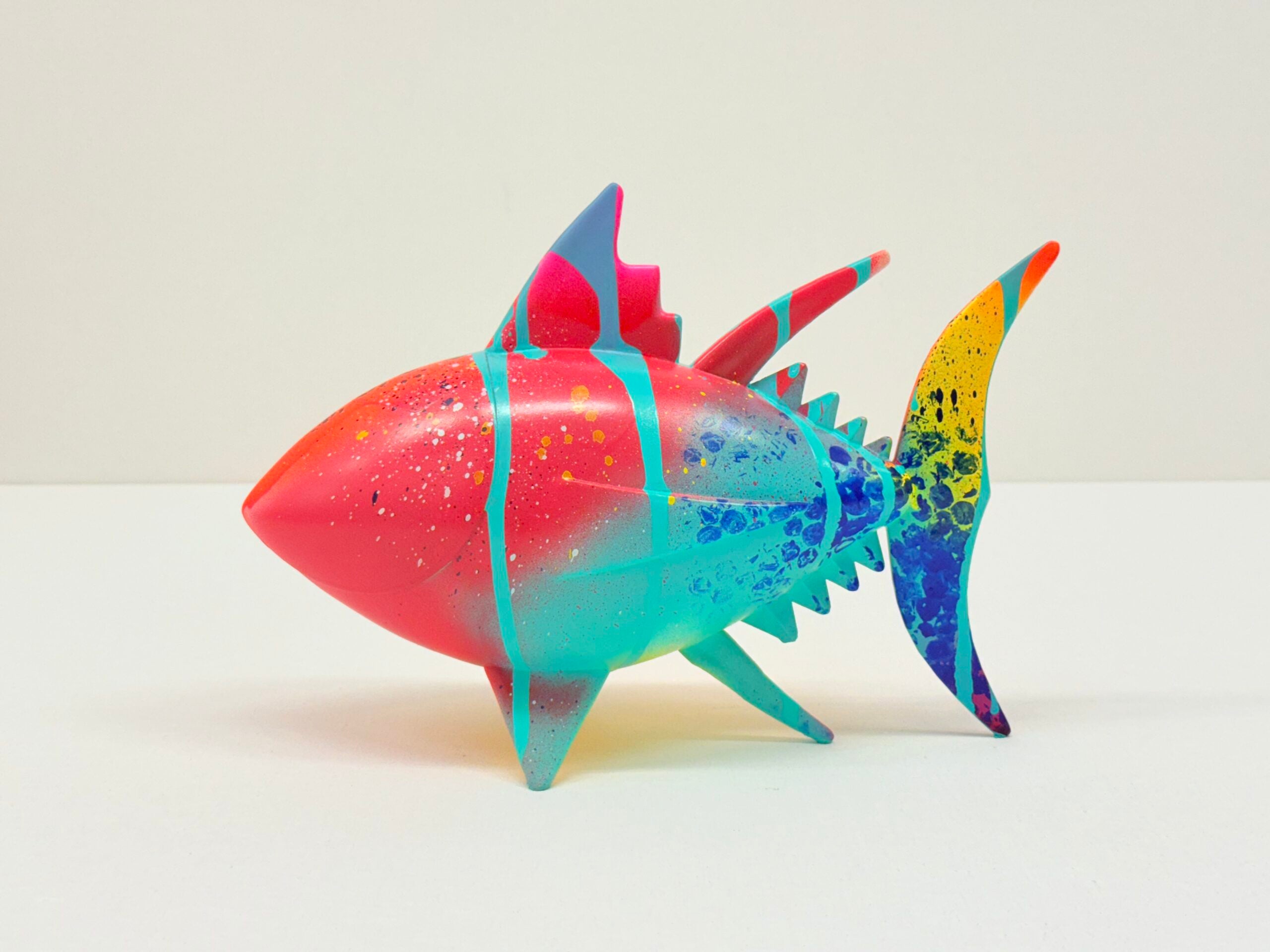 Escultura atún de colores 6