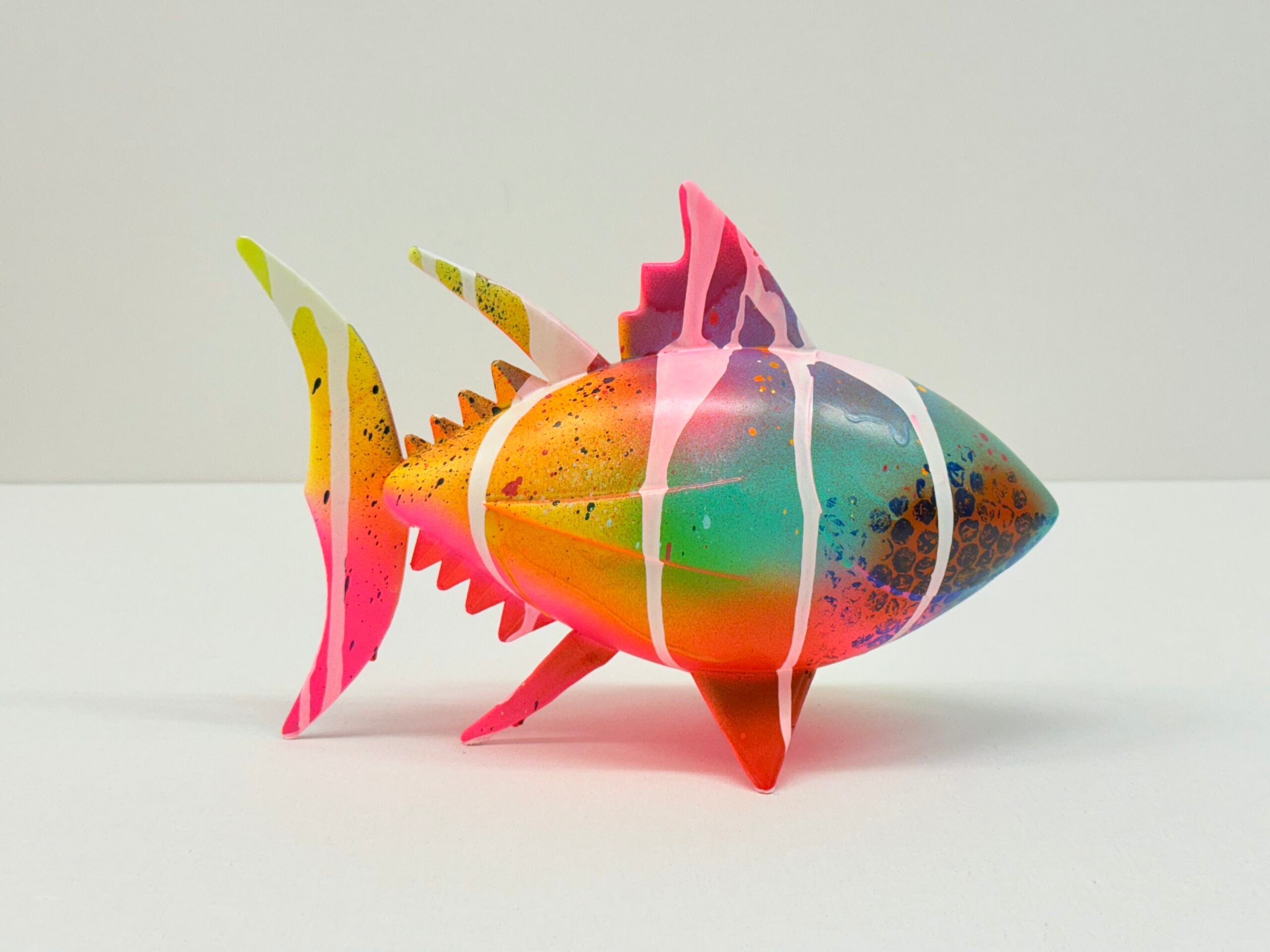 Escultura atún de colores 3