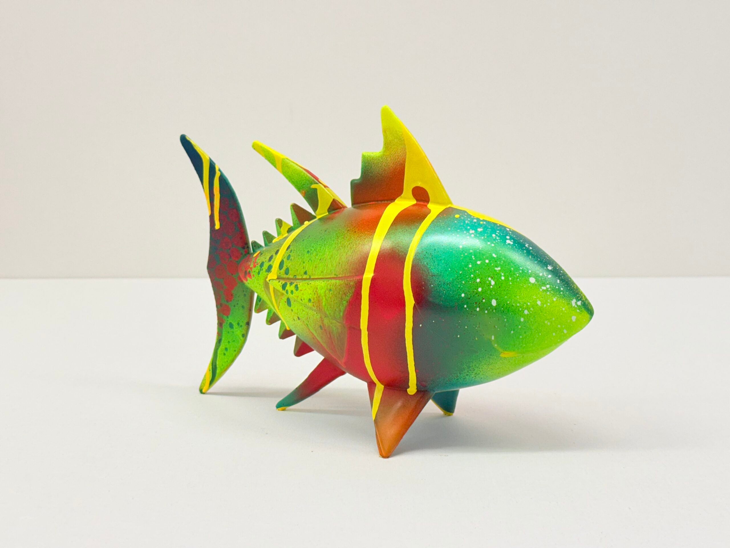 Escultura atún de colores 2