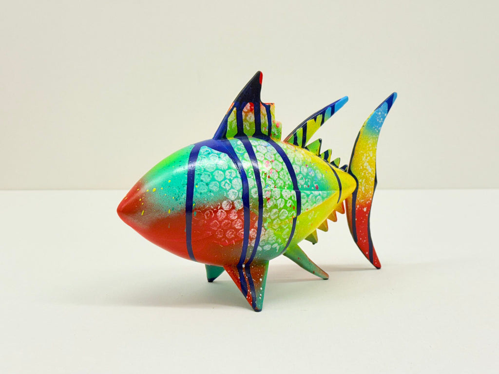 Escultura atún de colores 1